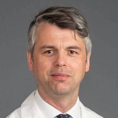 Dr. Stefan Kluzek is a clinician scientist and specialist in sport and exercise medicine with a focus on musculoskeletal health, injury prevention, and osteoarthritis research.