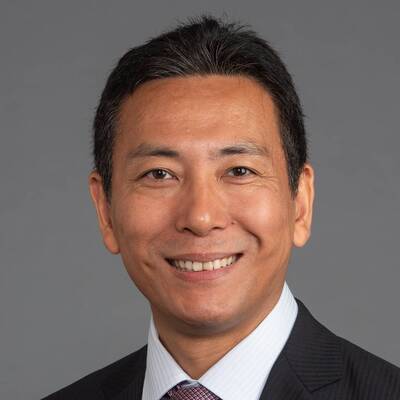 Dr. Yoji Ogura is an orthopaedic surgeon based out of Atrium Health Wake Forest Baptist and Wake Forest University School of Medicine in Winston Salem, NC specializing in spine surgery.